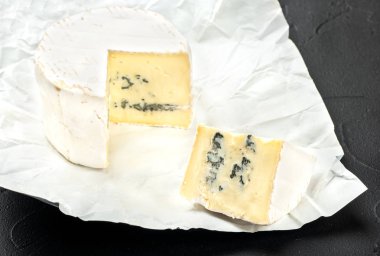 Brie peyniri ile dilim