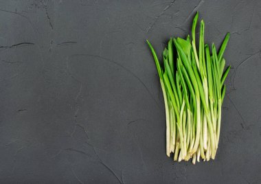 Taze yabani sarımsak