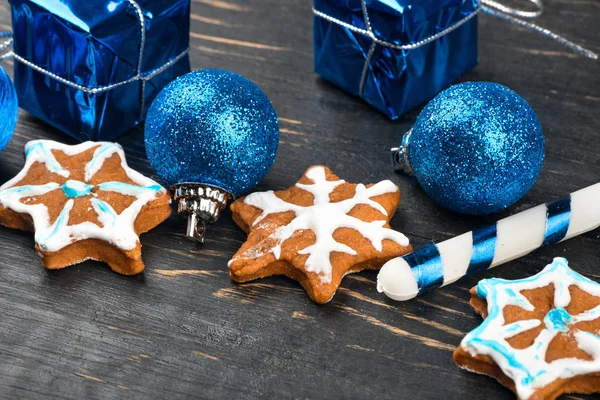 Christmas gingerbread snowflakes — Stock Photo, Image