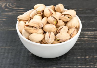 bir kase fıstık fındık