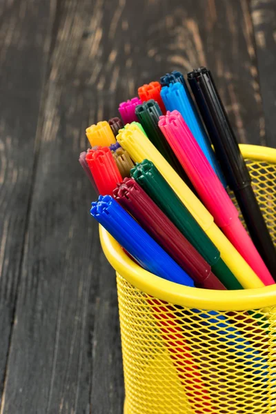 Pennarelli multicolori nel carrello — Foto Stock