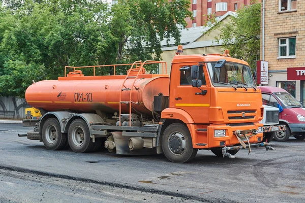 Krasnoyarsk Federacja Rosyjska Lipca 2018 Woda Dozowaniu Pojazdu Podstawie Kamaz — Zdjęcie stockowe