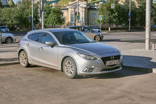 Krasnoyarsk Rusia Julio 2018 Mazda Aparcamiento Vista Frontal —  Fotos de Stock