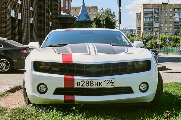 Krasnoyarsk Rusia Agosto 2018 Chevrolet Camaro Color Blanco Coche Llegado —  Fotos de Stock