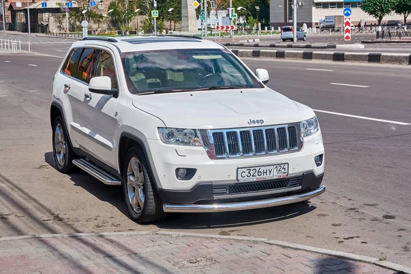 Krasnoyarsk Ryssland Augusti 2018 Jeep Grand Cherokee Bil Stopp Meddelandet — Stockfoto