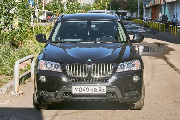 Krasnoyarsk Rusia Agosto 2018 Bmw Xdrive28I Coche Está Aparcado Cerca —  Fotos de Stock