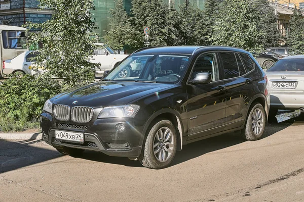 Krasnoyarsk Rusia Agosto 2018 Bmw Xdrive28I Coche Está Aparcado Cerca —  Fotos de Stock