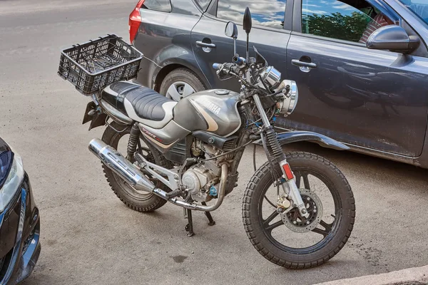 Krasnoyarsk Rusia Agosto 2018 Yamaha Ybr125 Motocicleta Está Estacionado Cerca — Foto de Stock