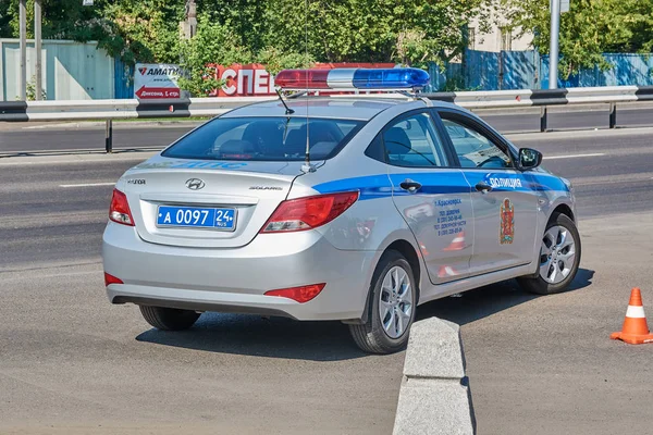 克拉斯诺亚尔斯克 俄罗斯 2018年8月25日 旱地退化评估 Priora 车警察的行动为交付新的汽车服务 Mes — 图库照片