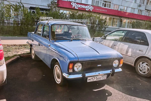 Krasnojarsk Rusko Září 2018 Moskvich 412 Auto Zaparkované Poblíž Nové — Stock fotografie