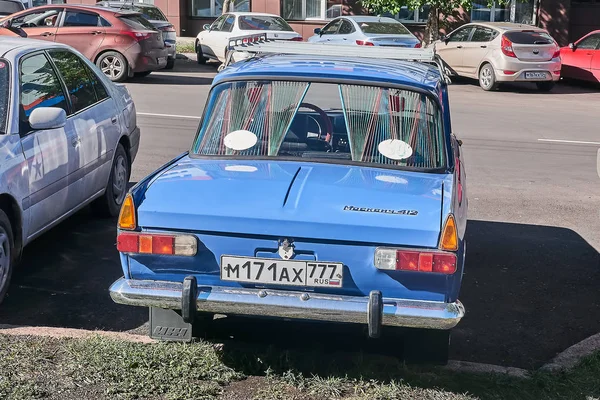 Krasnojarsk Rusko Září 2018 Moskvich 412 Auto Zaparkované Poblíž Nové — Stock fotografie