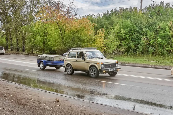 Krasnoyarsk Oroszország 2018 Szeptember Pótkocsi Autó Vaz 2121 Niva Mozog — Stock Fotó