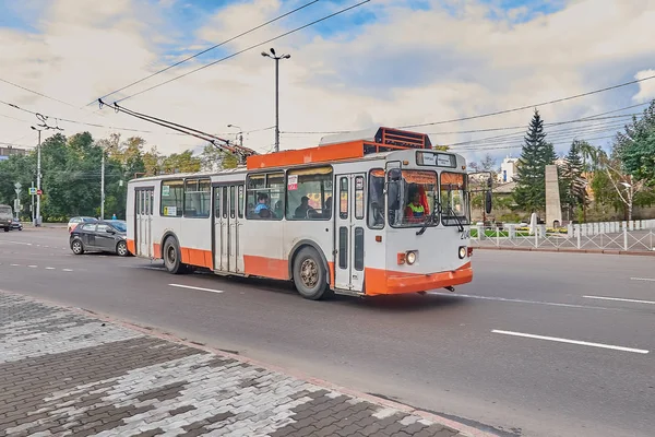 Krasnoïarsk Russie Septembre 2018 Les Trolleybus Ont Commencé Rendre Dans Images De Stock Libres De Droits
