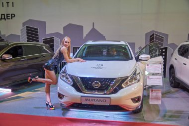 Krasnoyarsk, Rusya - 22 Eylül 2018: Araba Nissan Murano Fuarı Expo Otomobil Fuarı. Önden görünüm. sesler geliyor