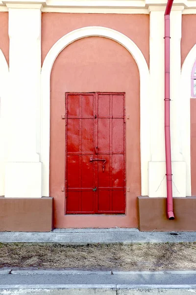 Alte Eisentür Rot Eingang Zum Alten Gebäude — Stockfoto