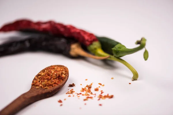 Chilipoeder Verse Gedroogde Paprika Tafelachtergrond — Stockfoto