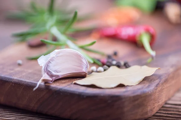 Chilli Pulver Och Färska Och Torkade Paprika Bordet Bakgrund — Stockfoto