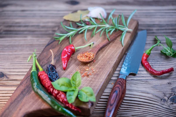 Chilli Pulver Och Färska Och Torkade Paprika Bordet Bakgrund — Stockfoto