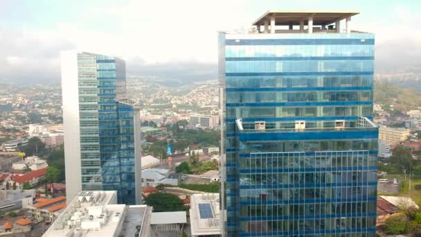 Αεροφωτογραφία Του Ρυμούλκησης Κρυστάλλινα Μπλε Κτίρια Στην Tegucigalpa Ονδούρα — Αρχείο Βίντεο