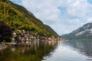 Alp Dağları ve göl panorama şehirde Hallstatt, Avusturya.