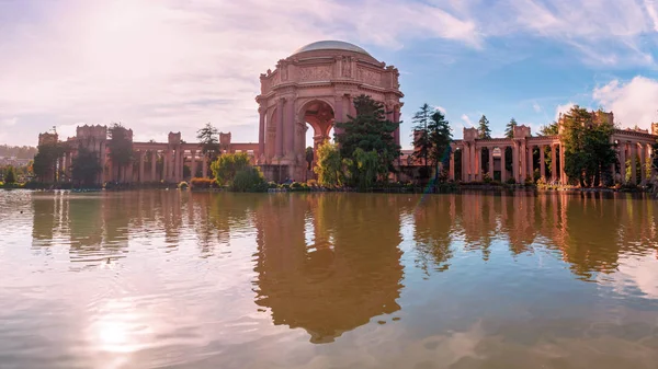 Palác Umění Odráží Rybníku Před San Francisco Kalifornie — Stock fotografie