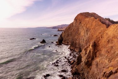 Gün batımında San Francisco yakın kuzey Kaliforniya Pasifik kıyıları. 