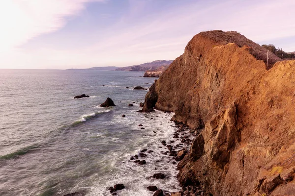 Gün batımında San Francisco yakın kuzey Kaliforniya Pasifik kıyıları. 