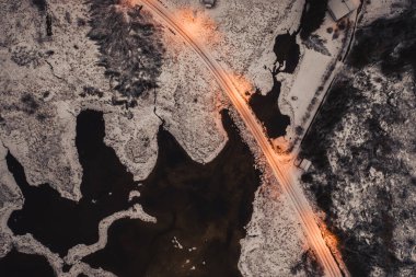 Lofoten adaları arasında köprü inşaatı, hava manzarası.