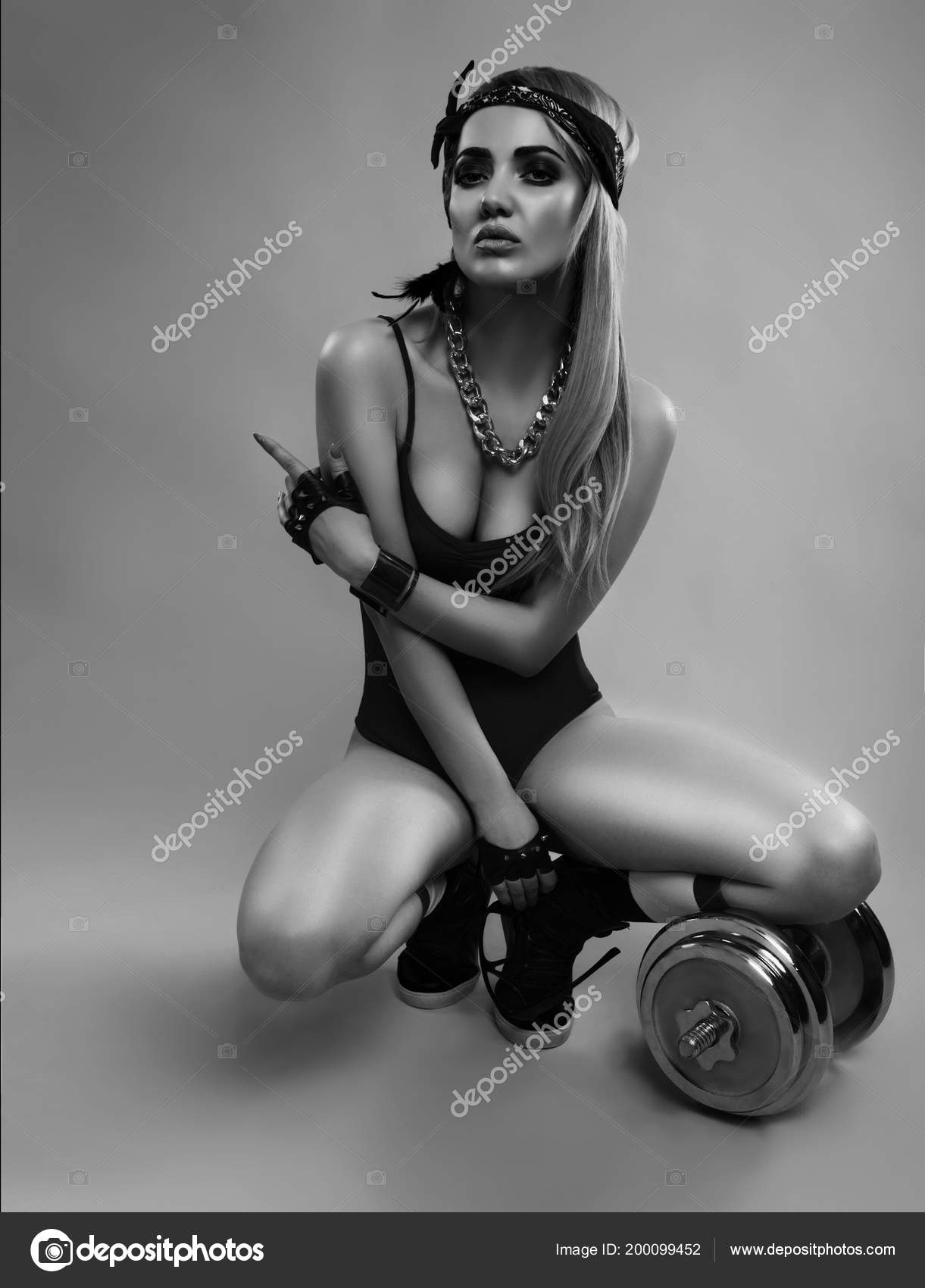 Black and white photos of erotic female athletes pic 649