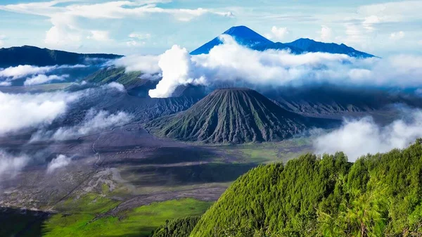 Doğu Java, Endonezya 'daki Bromo Dağı' nın güzel ve destansı manzarası