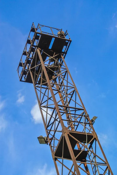 Oude Metalen Roestige Uitkijktoren — Stockfoto