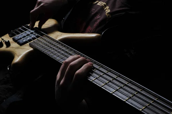 Gitar Çalan Adamlara Yakın Çekim — Stok fotoğraf
