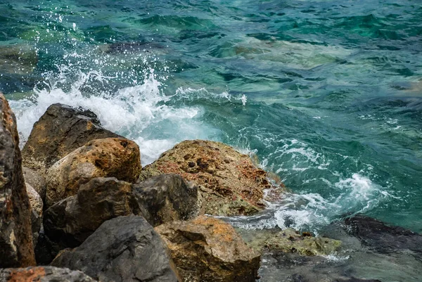 Waves Crashing Stone Coast — Stock Photo, Image