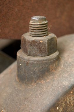 fotoğraf eski mekanizmanın paslı parçalarını tasvir ediyor