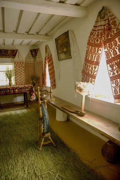 古いウクライナの家の内部 — ストック写真