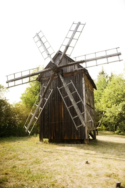 Alte Hölzerne Windmühlen Ukrainischen Stil — Stockfoto