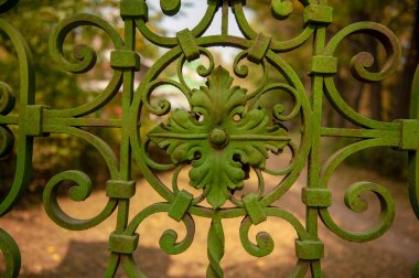 Sahte kapı metalik desenleri vida ipliği