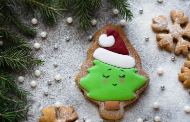 Noel kurabiyesi. Noel ağacı zencefilli ekmeği. en üstteki görünüm