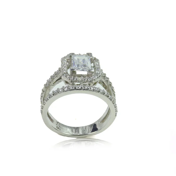 Diamante Anello Femminile Sfondo Bianco — Foto Stock