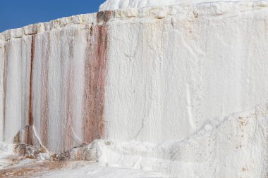 Pamukkale, hindi püresi, izukukkale, hindi, izuk pamukkale, izukli, hindi. Dağlarda mavi suyu olan ünlü bir sıcak su havuzu. Meşhur bir pamukkale.