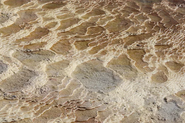 Kaya arkaplan pamukkale dokusu. Hindi püresi, izukli, hindi. Dağlarda mavi suyu olan ünlü bir sıcak su havuzu. Meşhur bir pamukkale.