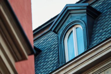 pencere ile eski bina