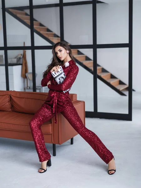 Joven Mujer Elegante Moda Pantsuit Isolated Rojo Estudio Shot Fashion —  Fotos de Stock