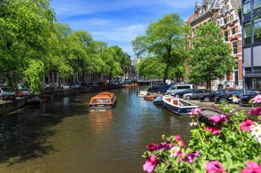 Amsterdam'da tekne ile Kanal