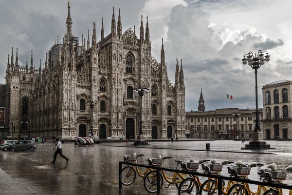 Duomo di Milano op een regenachtige dag. Rechtenvrije Stockfoto's