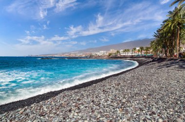 Tenerife'de Atlantik Okyanusu kıyıları.
