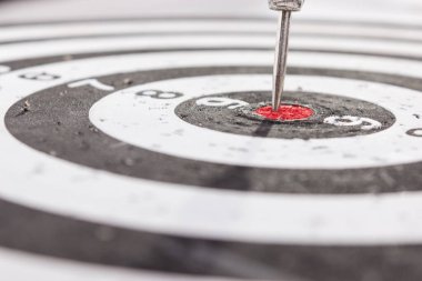 Yakın çekim, hedef atışı, dart.