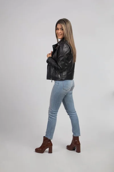 Latino Blond Model Wearing Jeans Black Leather Jacket Nice Boots — Stock Photo, Image