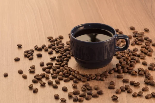 Blue Mug Black Coffee Coffee Bean Flat Wooden Surface — стоковое фото