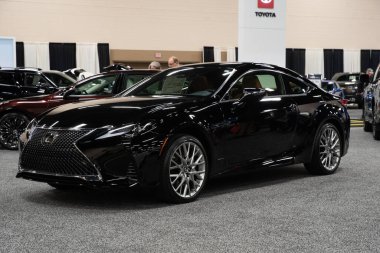 Toledo, Ohio, ABD - 02.07.2020: Büyük Toledo Otomobil Fuarı 2020, The Blade tarafından sunuldu, en yeni araç modelleri ve otomotiv teknolojisinde son gelişmeler.